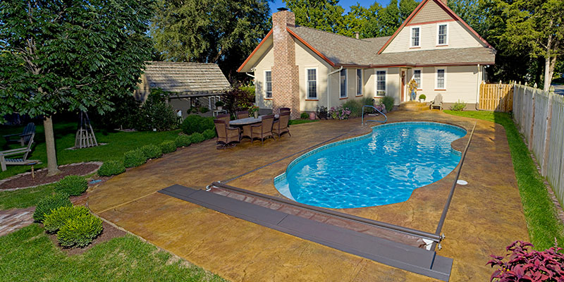 https://sanjuanpekin.com/wp-content/uploads/2019/05/beginners-guide-fiberglass-pools.jpg